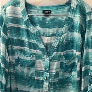 Torrid Top - Lightweight - Bright - Roll Up Sleeve